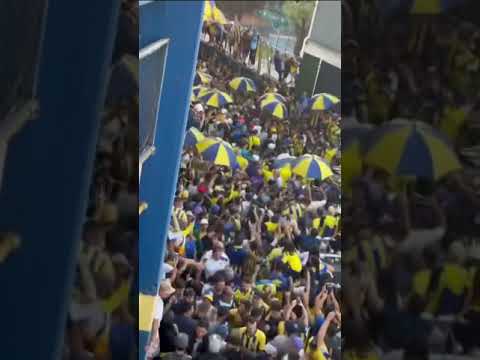 "Desde chiquito yo te vengo a ver" Barra: Los Guerreros &bull; Club: Rosario Central