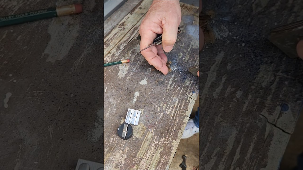 Magnesium pencil sharpener bushcraft make tinder to burn and sparks to ignite #survival #fire