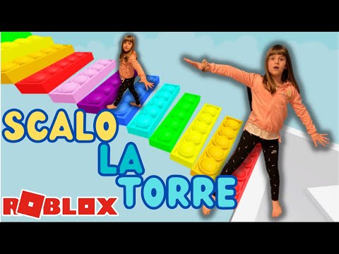 Azzurra scala la torre del divertimento!