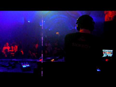 Dj Sickboy live @ Advance NYE 31.12.2011 Cembrankeller/Linz Part 4.AVI