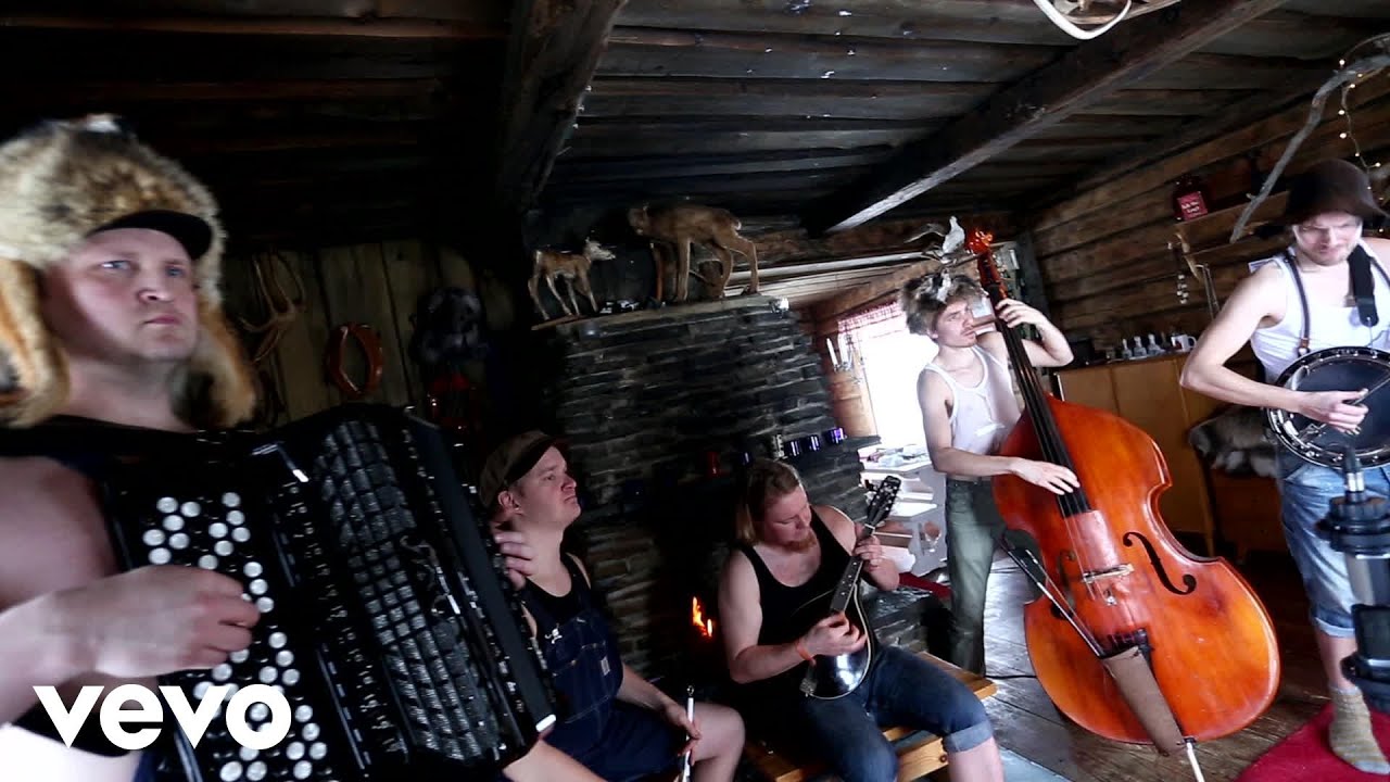 Steve â€˜nâ€™ Seagulls - Run To The Hills (Live) - YouTube