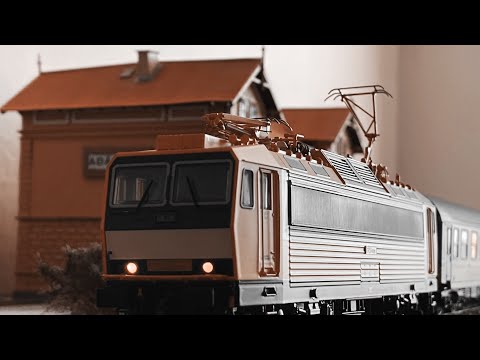 Modelová železnice • Průjezd lokomotivy 362.001 ACME