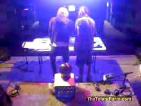 Aphex Twin vs. M83 vs. Khia vs. The Proxy (Bippin Trallz live mix @ TTF-11.3.08-intro)