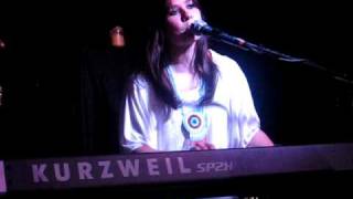 Amy Kuney - Love is Trippy (Lift Me Up Tour - Orangevale, CA) 6/6/09