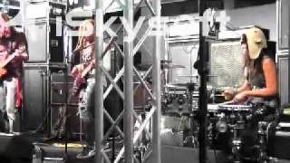 Roxx Boxx performing Time and Space at Musikmesse_Veysel Video