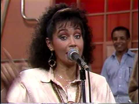 JUAN LUIS GUERRA - Como Abeja Al Panal (90's)