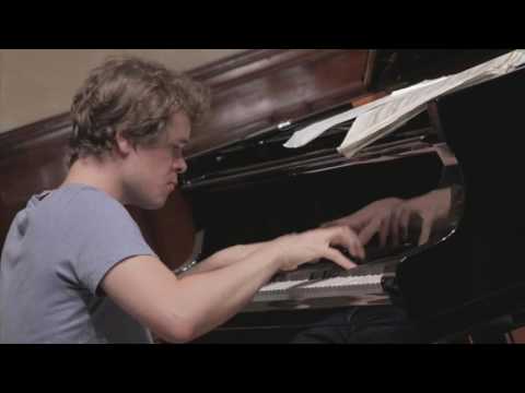 Benjamin Grosvenor ~ Schumann Piano Concerto, op. 54 ~ live 2011