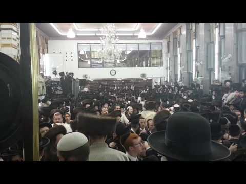 Simchas Beis Hashoeva In Breslov Meah Shearim - 2016/5777 | שמחת בית השואבה בחסידות ברסלב