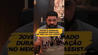 Jovem é zombado em rua pública ao pregar o evangelho