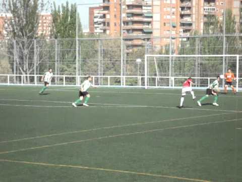 Minuto 12. Adri dispara a la cruceta, ocasión del C.D. Tetuán