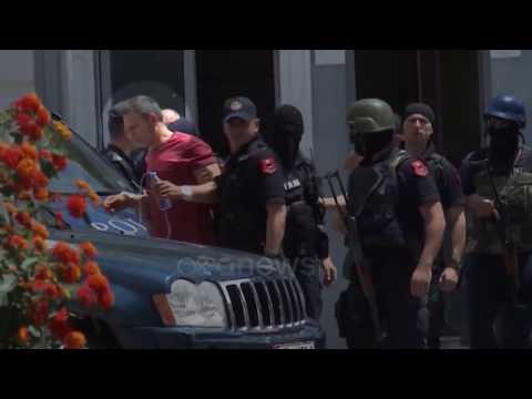 Ora News - Ardian Çapja kërkon të dalë nga spitali i Traumës, makina e autorëve “fantazmë”