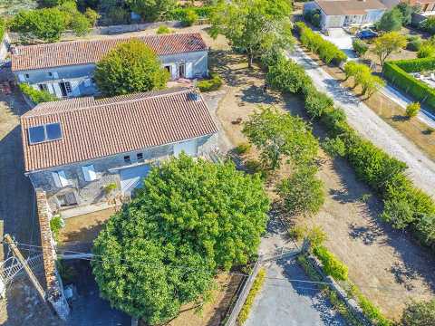 Propriété à vendre à Brie, Charente - 276 000 € - photo n°3