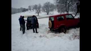 preview picture of video 'Suzuki Jimny - Suzuki Samurai Snow Kanalia Volos'