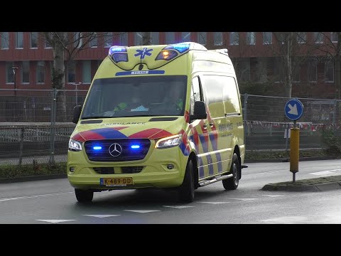 2X Nieuwe Ambulance 11-134 met Spoed in Purmerend