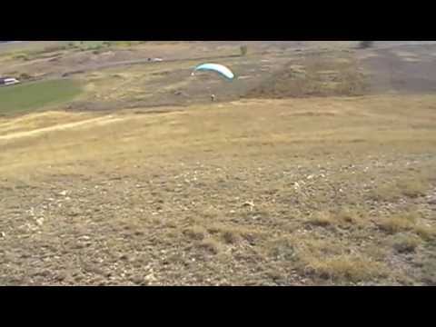 Cu parapanta pe dealuri