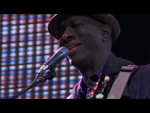 Born under a Bad SIgn (Crossroads Guitar Festifal 2013)