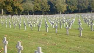preview picture of video 'Deutscher Soldatenfriedhof. Duitse Militaire begraafplaats. German war cemetary.'
