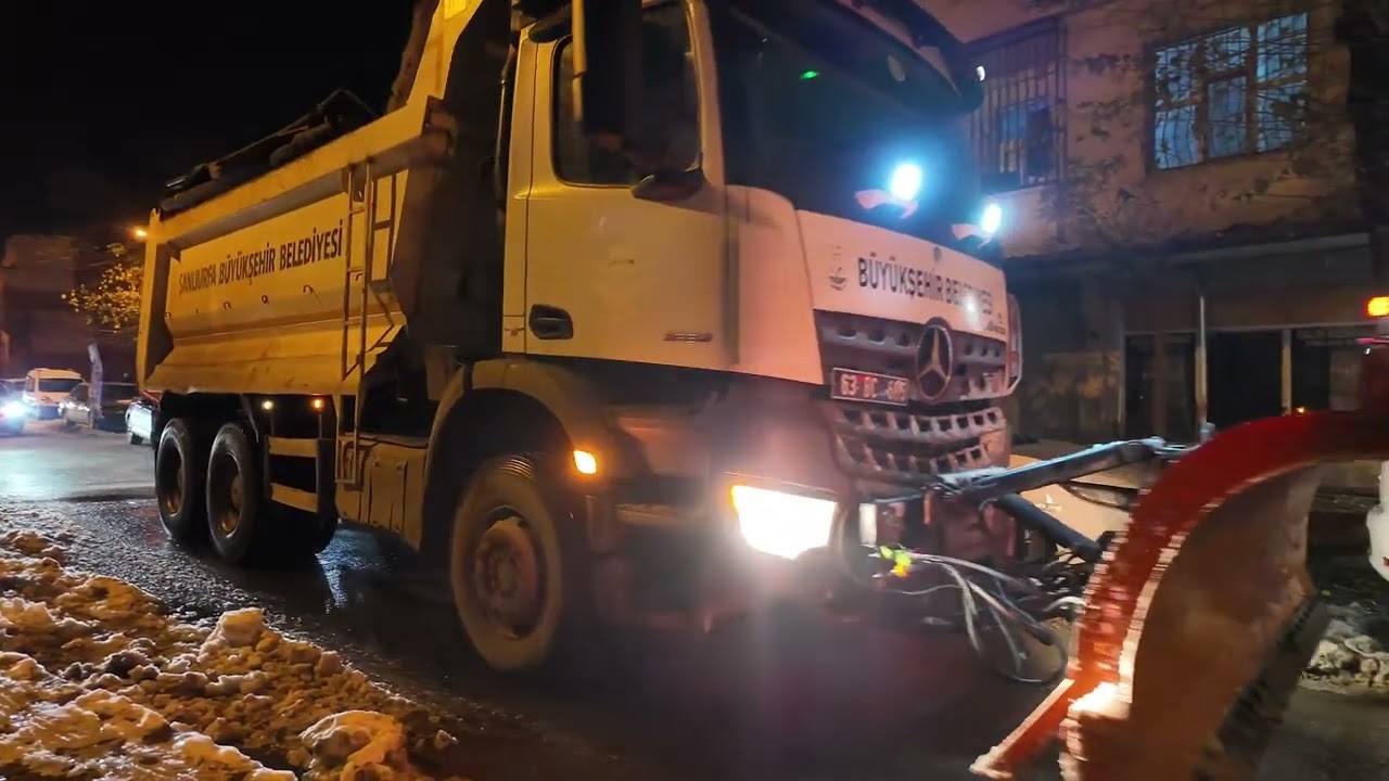 BÜYÜKŞEHİR BELEDİYESİ, KARLA MÜCADELEDE SEFERBER OLDU