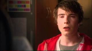 Extrait (VO): Chris gets expelled
