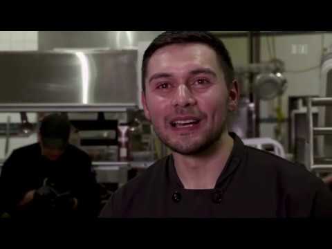 SRF Jetzt oder Nie Chef Adam Koc beim Aufbau seines Restaurant THE AMI