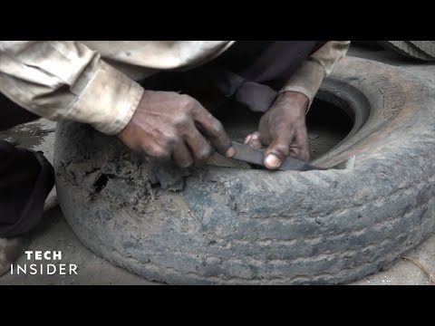 印度是輪胎廢料的最大接收國，輪胎廢料被製成鞋。 (Tire Scraps Are Made Into Shoes In India, The Country's Biggest Recipient Of Tire Waste)