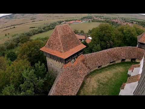 Satul Viscri si imprejurimile vazute din turnul Bisericii Fortificate