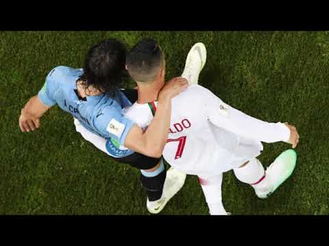 (World Cup 2018) - Cavani chấn thương, Ronaldo ân cần dìu ra khỏi sân bóng