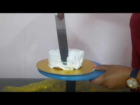 Cake decorating for beginners 🎂 Easy whipping cream method for new bakers.