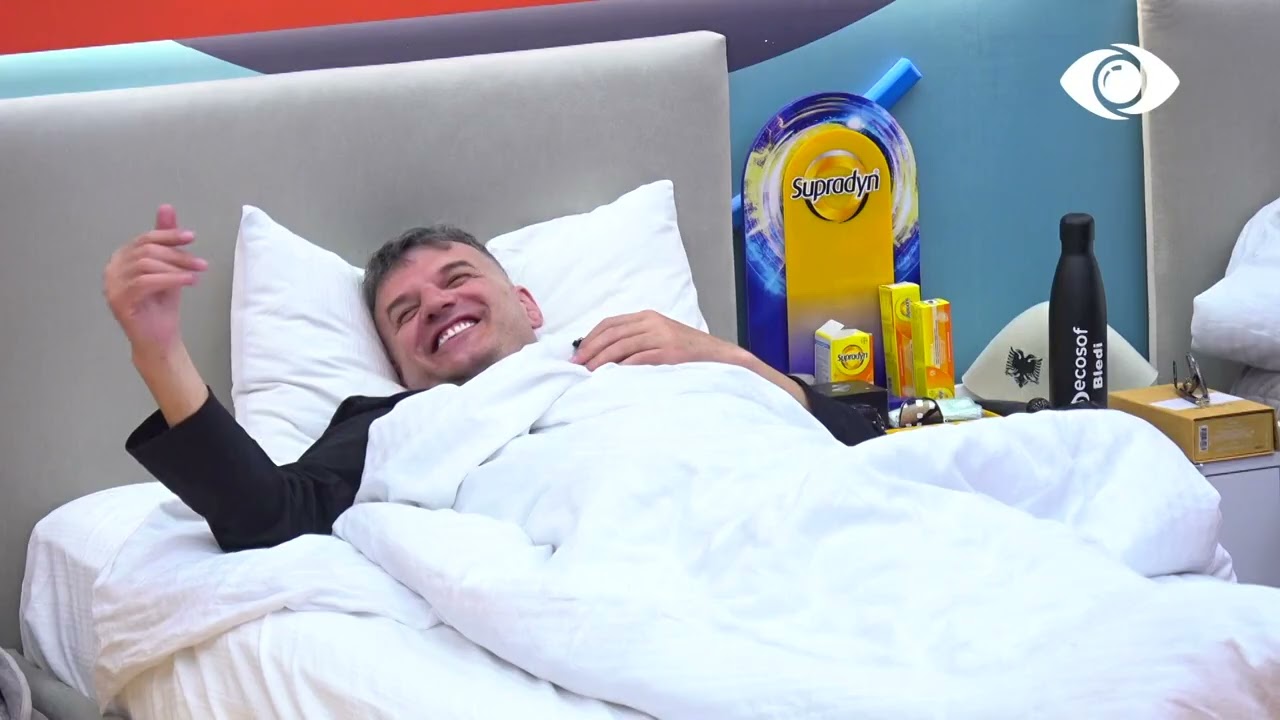 Ata po puthen/ Banorët komentojnë afrimitetin e dyshes Kristi-Kejsi