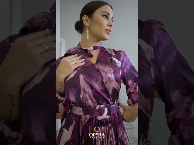 فستان ميدي كسرات اكمام طويلة على ربطه عنق