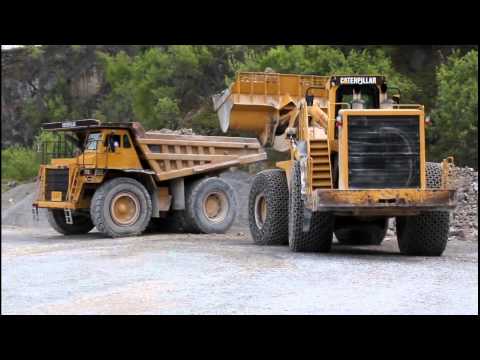 Huge Caterpillar 992 wheel loader loading a Caterpillar 777 dumper
