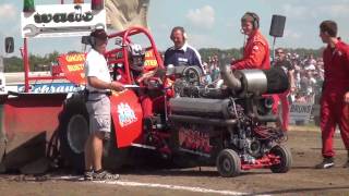 preview picture of video 'Modified 950kg @ Edewecht 2013 Tractor Pulling by MrJo'