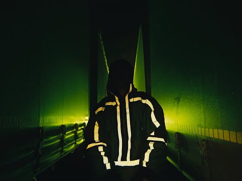 Vazz - LUNA (Official video)