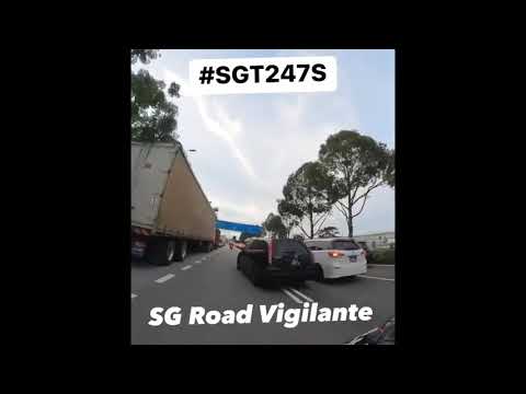8nov2023 tuas  checkpoint  #SGT247S honda stream using motorbike lane to cut queue and overtake