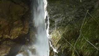 preview picture of video 'Keilkeller Wasserfall Schwendau Hippach Mayrhofen Zillertal Tirol lustig'