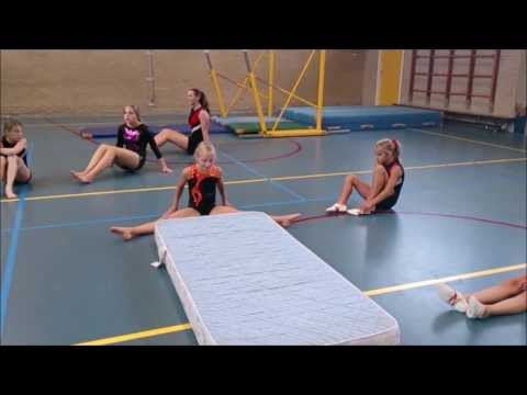 Suus oefenen met handstand heffen