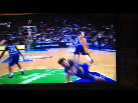 Alba Berlin Basketball Slap Challenge Reggie Redding VS Konstantin Klein - Move Bitch