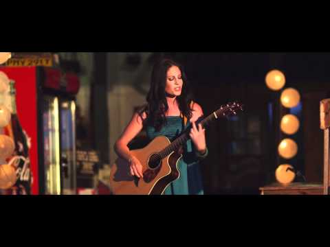 Riana Nel se splinternuwe musiekvideo – DANS