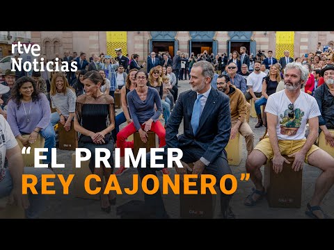FELIPE VI se arranca y participa junto a la REINA LETIZIA en una "CAJONEADA" POPULAR en CÁDIZ | RTVE