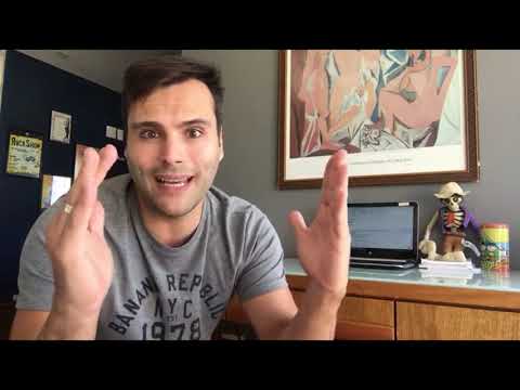 Arthur Salerno entrevista Leandro Luna, ambos dublaram o filme Viva - A vida é uma festa.