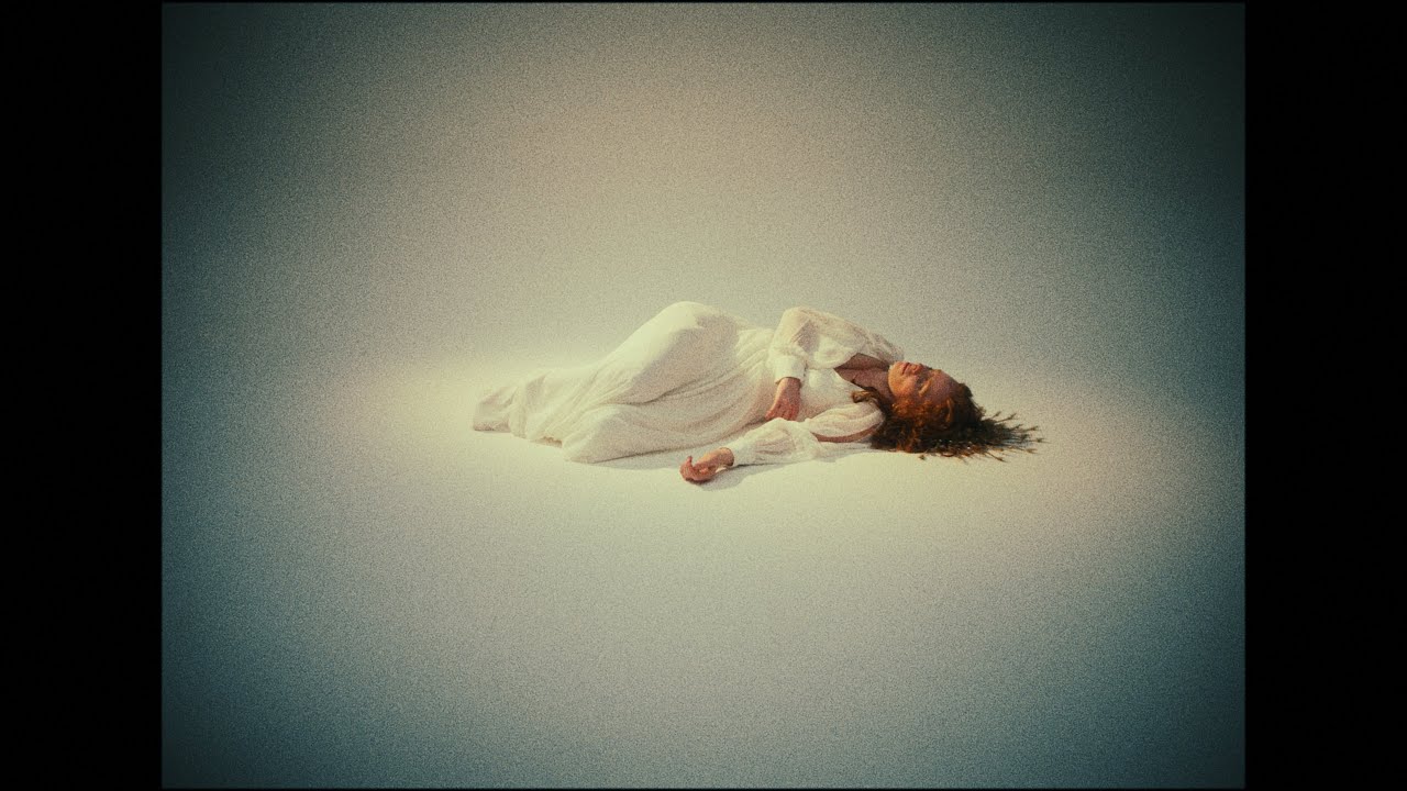 Fiona Robertson performs Simone Fontanelli's 'That Ebb and Flow by the Moon' for solo violin & voice