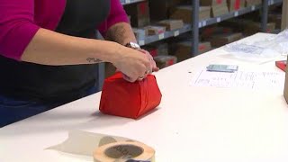 Dit bedrijf pakt je webshop-cadeautjes in - RTL Z NIEUWS