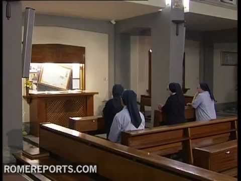 Exponen en Roma la camiseta que llevaba Juan Pablo II el día de su atentado