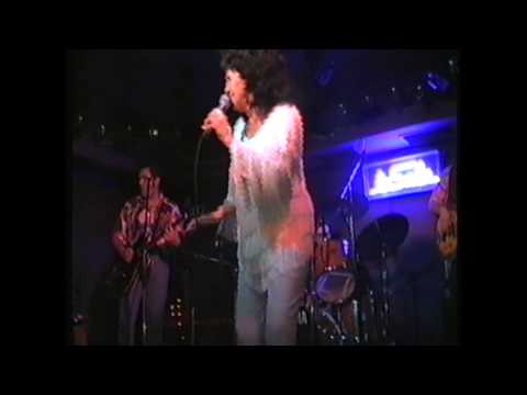 Rockabilly fever Wanda Jackson & Los Solitarios