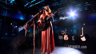 Karen Elson - The Ghost Who Walks [HD] (Lyrics)