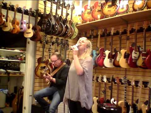 Musik i butik - Hannah & Ewan Svensson - No1 Guitarshop V
