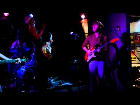 Strange Young Things- Not That Kind (Live)