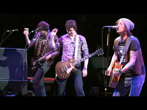 Videoclip de Closer to the Truth and Further from the Sky — Butch Walker