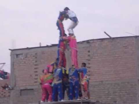 Impresionante Torre Humana - Negrillos Apurimac Perú 2013