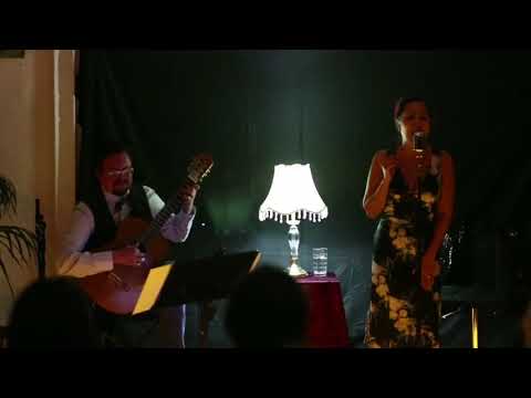 Petite Chanson es un dúo musical compuesto por Giselle Lau y Alexey Marchenkov.
Desgranan en directo un exquisito y elegante repertorio 100% chanson française, desde Edith Piaf hasta Zaz, pasando por Gainsbourg, Aznavour o Carla Bruni.
Su particular adaptación de los clásicos franceses a un formato tan minimalista -guitarra y voz-, hace que las canciones adquieran un estilo propio, una firma personal que nace de la unión de dos artistas internacionales.
La virtuosa voz de Giselle se desenvuelve entre jazz, pop y pura "chanson" mientras que Alexey deslumbra con su arte y dominio de la guitarra española.
"Hay música que cerrando los ojos nos transporta hasta el mismísimo cielo.
Imagina ahora un concierto que te haga vivir eso sin cerrarlos.
Un concierto a la luz de cientos de velas con una puesta en escena y un ambiente celestial.
Atmósfera íntima y mágica.
Experiencia a flor de piel para los amantes de la buena música.
Conciertos a luz de las velas
Obladirecords
Mucho más que música
Exclusivamente para ti
Contacto:
E: info@obladirecords.com
W: www.obladirecords.com
Obladi Records